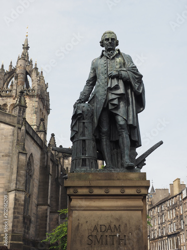Fotografi Adam Smith statue in Edinburgh