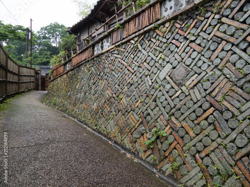 愛知県瀬戸市にある陶器でできた歴史的散策路「瀬戸の小径」