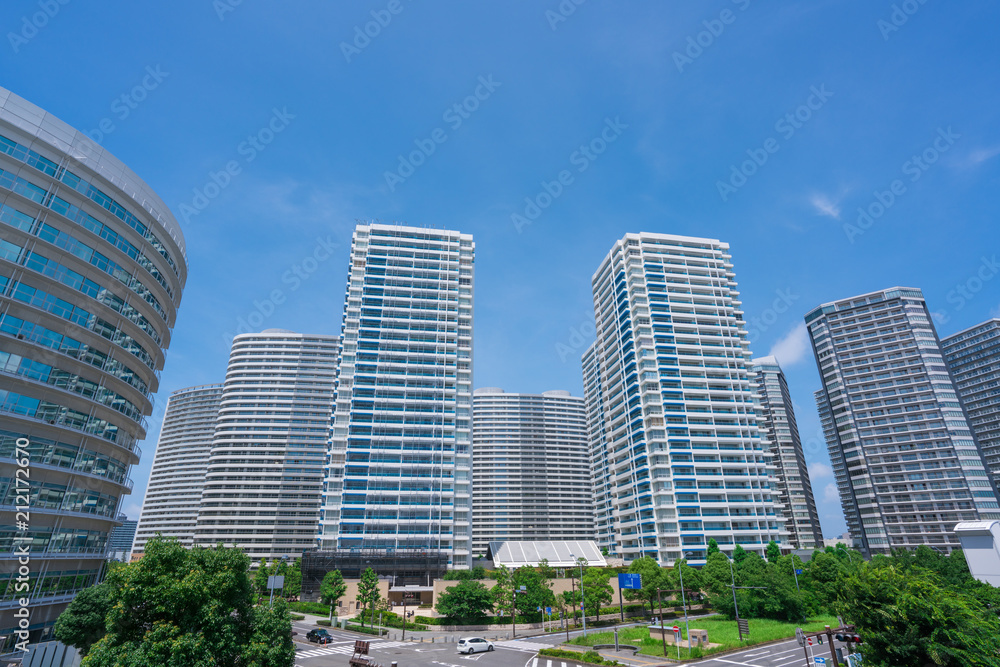 横浜みなとみらい21地区の高層マンション　都市風景　