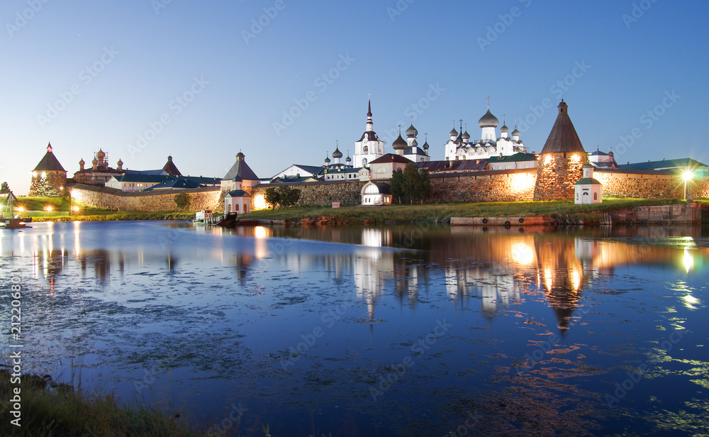 Obraz premium SOLOVKI, REPUBLIC OF KARELIA, RUSSIA - August, 2017: Evening view on Solovetsky monastery from the White sea