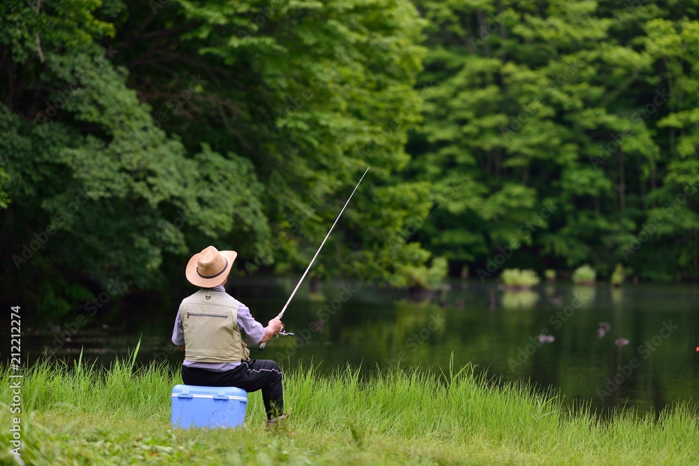 夏の休日 リラックスタイム 釣りの男性 Stock Photo Adobe Stock