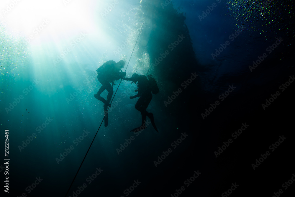 divers returns to the surface divers returns to the surface