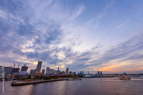 日没直前のみなとみらい Views of the evening in Yokohama © kurosuke