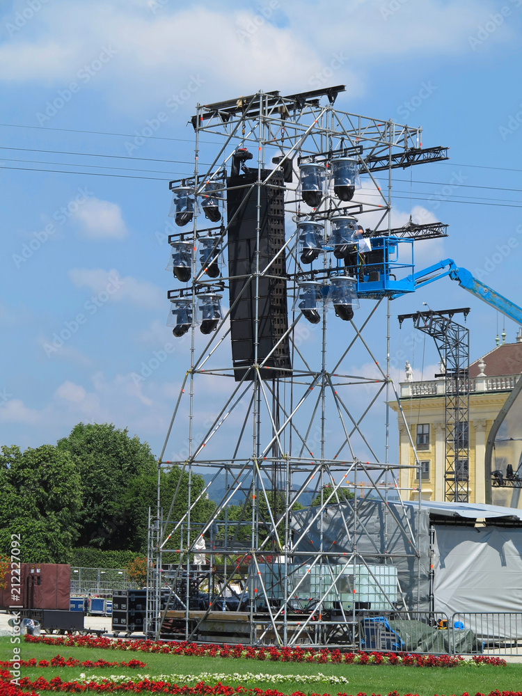 Structures of stage illumination lights equipment and projectors