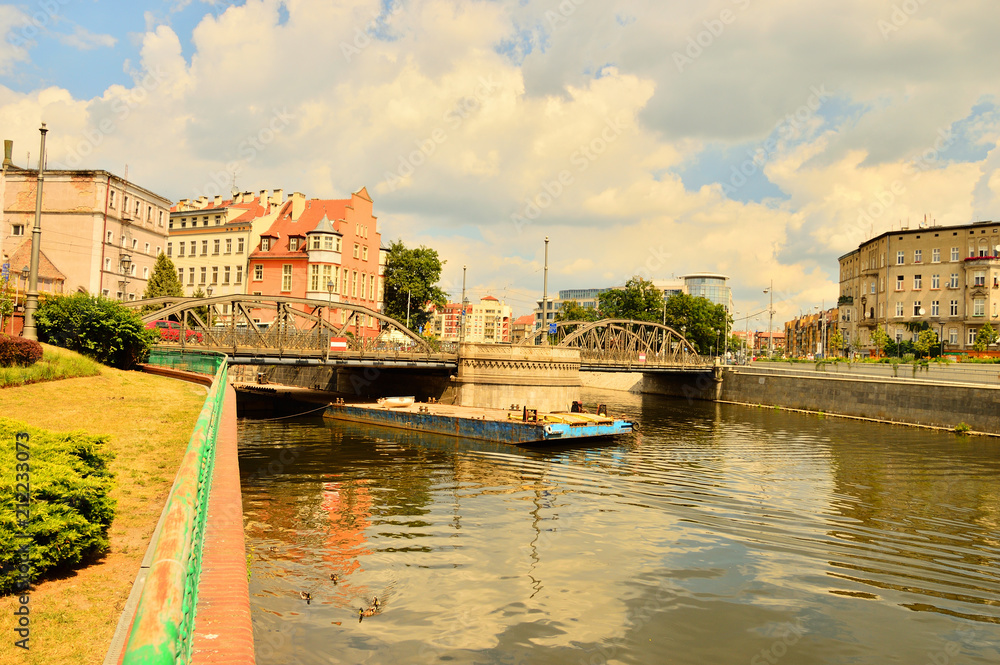 Obraz premium Bulwar nad Odrą we Wrocławiu.