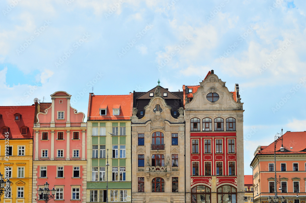 Fototapeta premium Kolorowe kamienice na wrocławskim rynku.