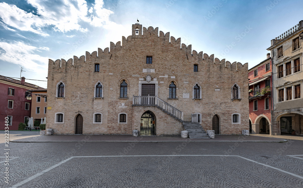 Portogruaro, palazzo medioevale del Comune e piazza della Repubblica