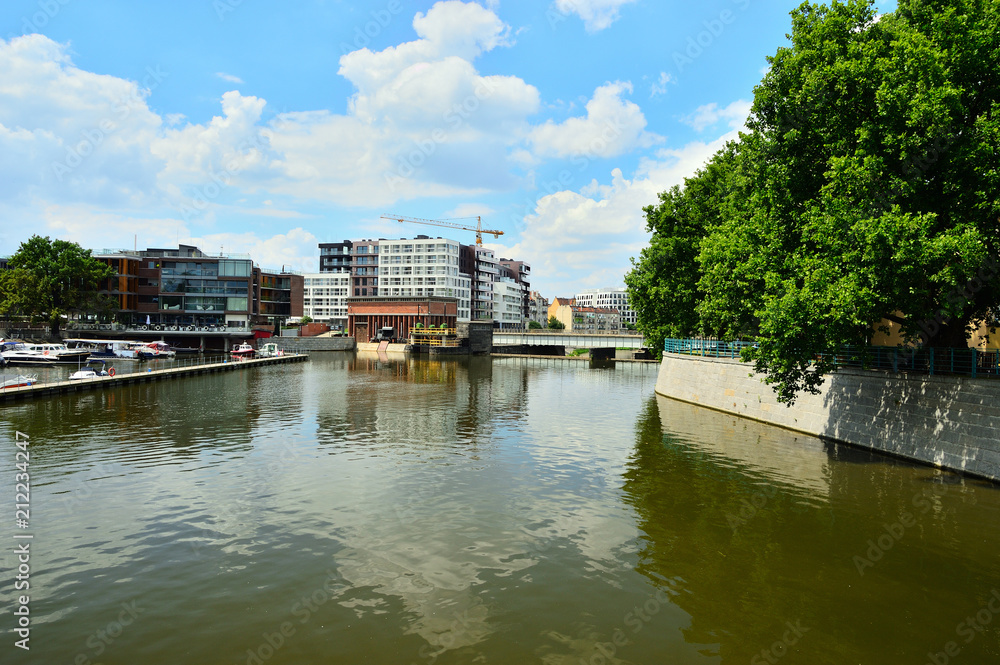 Fototapeta premium Bulwar nad Odrą we Wrocławiu.