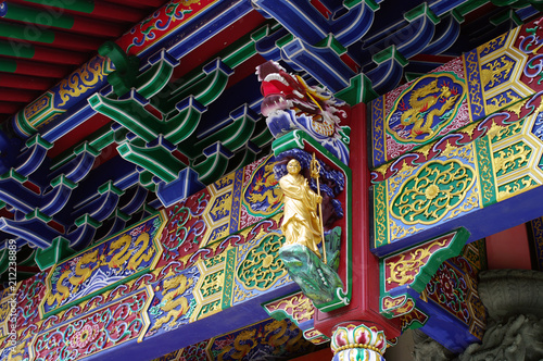 Wallpaper Mural Détail d'un temple bouddhique de l'île de Lantau Torontodigital.ca