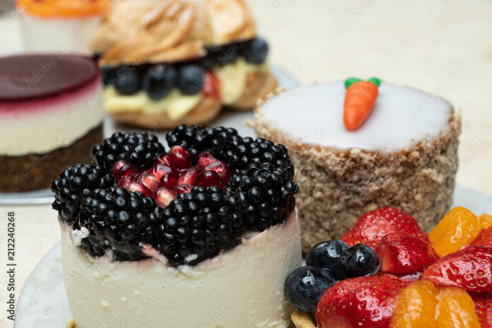 verschiedene Früchteküchlein zum Dessert