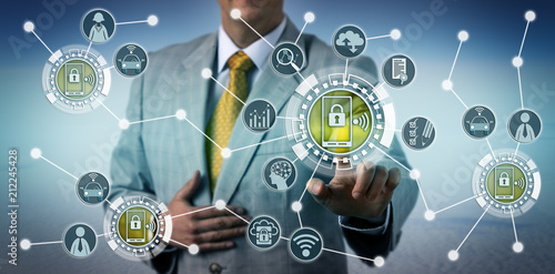 Quadro su tela Executive Using Smartphone Telematics On Drivers