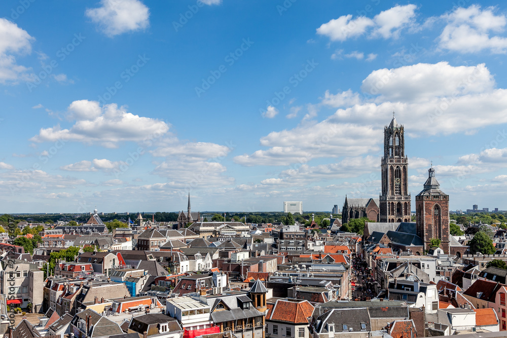 Obraz premium Holenderskie miasto Utrecht z górującą nad miastem katedrą