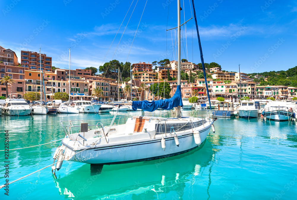 Mallorca Soller Hafen Stadt Küste Bucht Boote Spanien Mittelmeer Balearen Insel