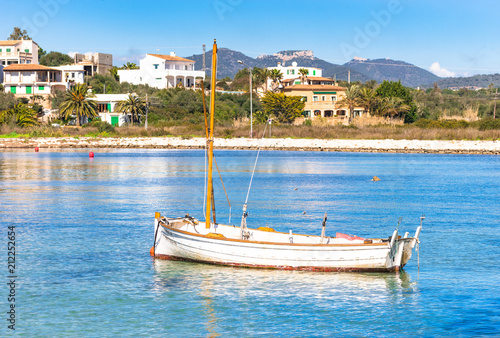 Fototapeta Naklejka Na Ścianę i Meble -  Fischer Dorf Meer Boot Küste Portopetro Insel Mallorca, Spanien Mittelmeer Küste