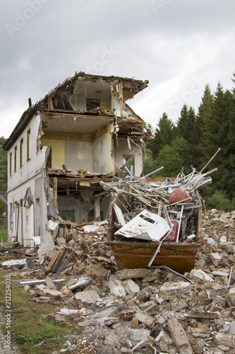Halb abgerissenes Haus