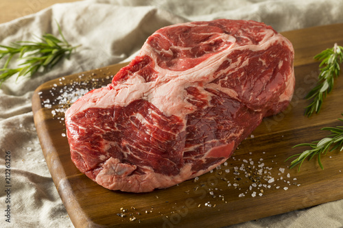 Obraz na płótnie Raw Red Grass Fed Chuck Beef Roast