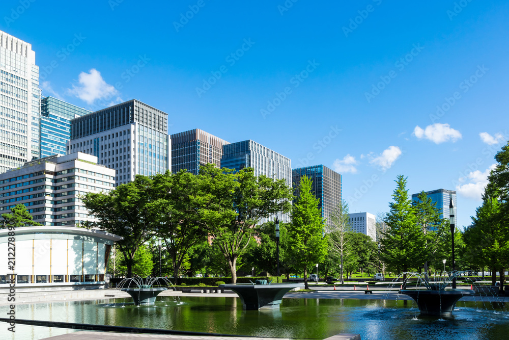 (東京都ｰ都市風景)和田倉噴水公園から見る丸の内ビル群５