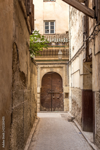 Fototapeta Naklejka Na Ścianę i Meble -  Houses and alleys in Fez Morocco
