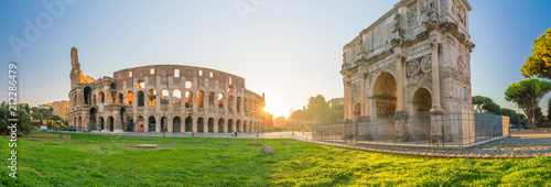 Murais de parede View of Colosseum in Rome, Italy