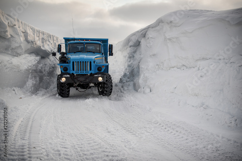 Clearing snow in the Arctic, dump trucks take it out.. © Евгений Плотников