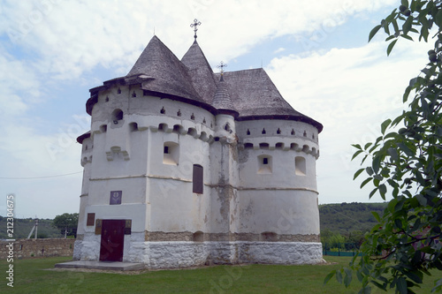 Obraz na płótnie The Pokrova church fortress is a unique architectural structure. w salonie