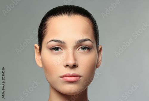 Young woman with natural ey...