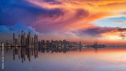 Canvas Print Wunderschöner Sonnenuntergang über das Zentrum Dubais