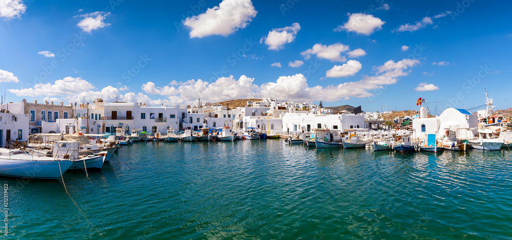 Das Traditionelle Fischerdorf Naousa Auf Der Insel Paros Mit Seinen