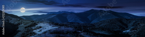 Fotografia beautiful panorama of mountain ridge at night in full moon light