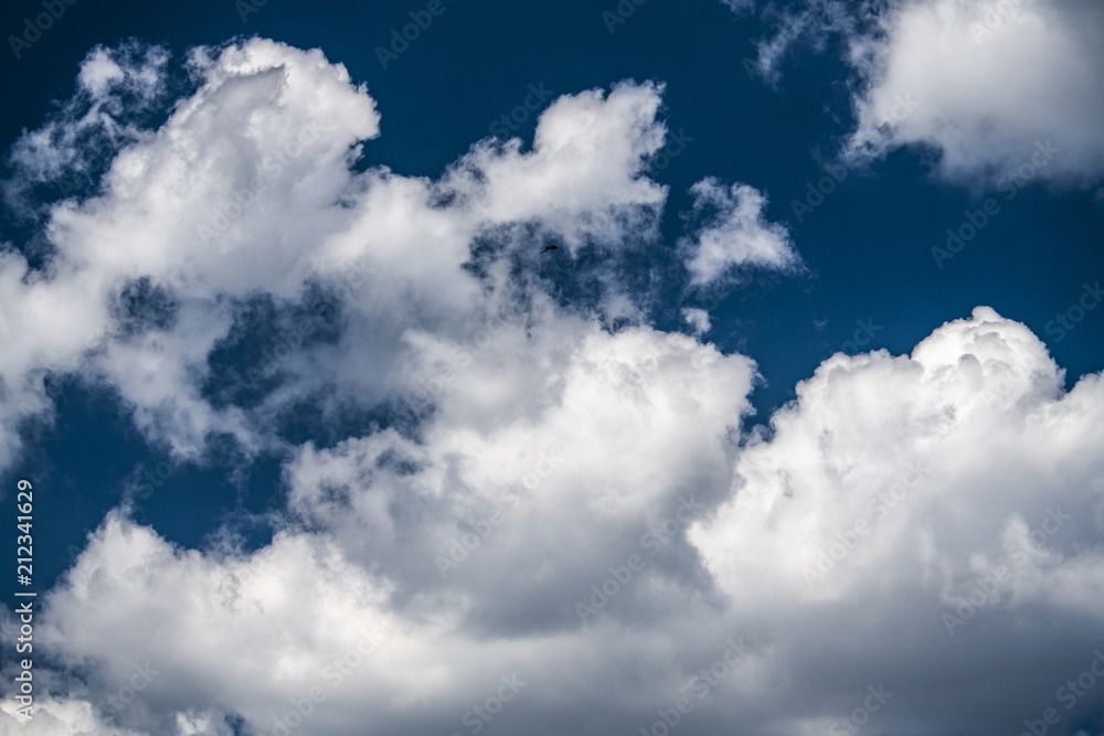 Obraz premium Summer blue sky and clouds background