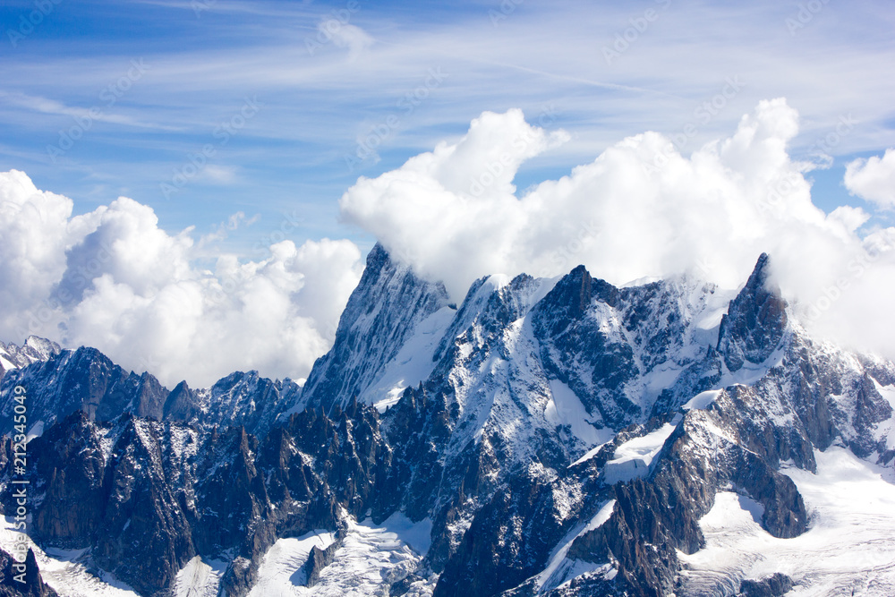 Hochalpine Berglandschaft mit Gletschern und Hochplateu, Mont-Blanc, Chamonix, französische Alpen Hochalpine Berglandschaft mit Gletschern und Hochplateu, Mont-Blanc, Chamonix, französische Alpen