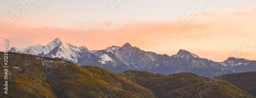 Vista panoramica sulle Alpi Apuane photo