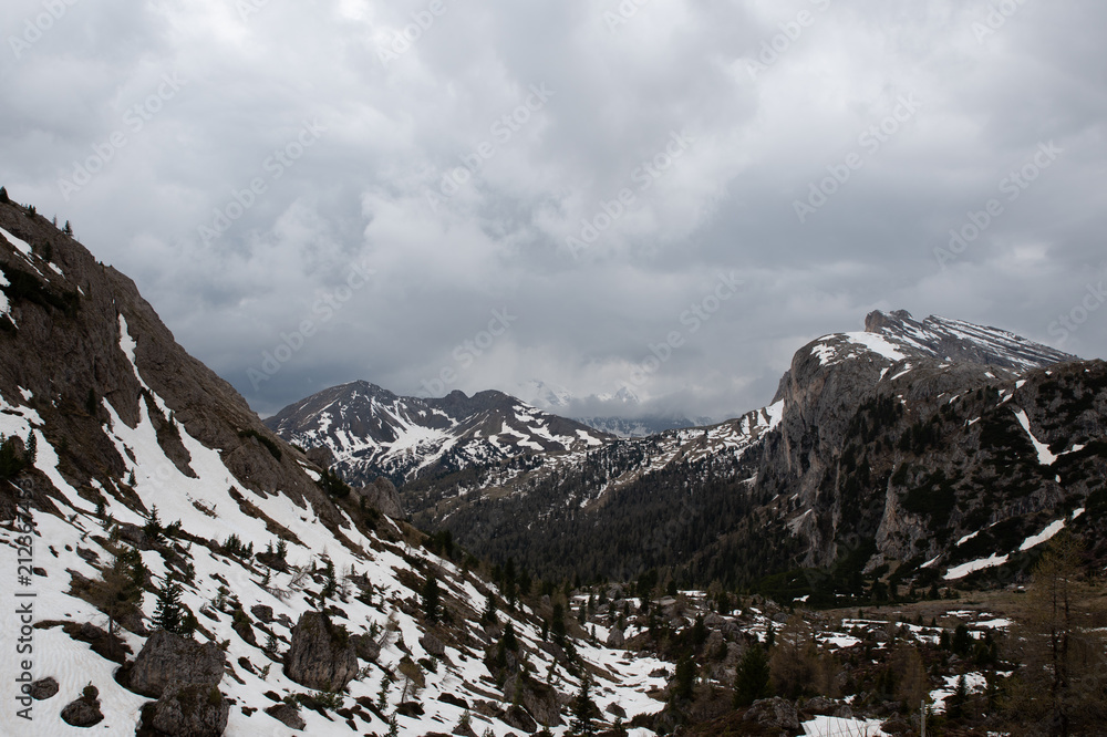 Obraz premium Mountains Lakes and Nature in the Dolomites, Italy