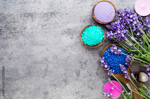 Fototapeta Naklejka Na Ścianę i Meble -  Essential lavender salt with flowers top view.
