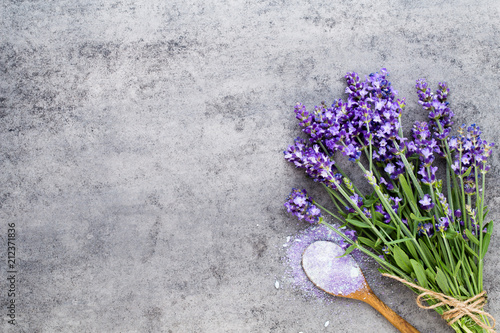 Fototapeta Naklejka Na Ścianę i Meble -  Essential lavender salt with flowers top view.