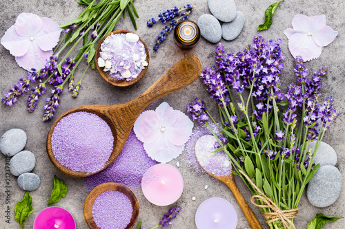 Fototapeta Naklejka Na Ścianę i Meble -  Essential lavender salt with flowers top view.