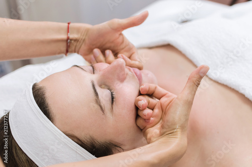 relaxing face massage