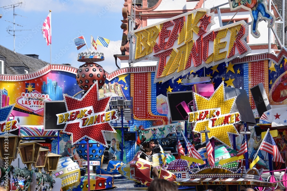 Fototapeta premium Fahrgeschäft auf einem Jahrmarkt