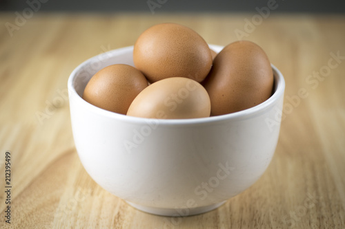 Obraz na płótnie Eggs in Bowl on Butcher Block Table w salonie