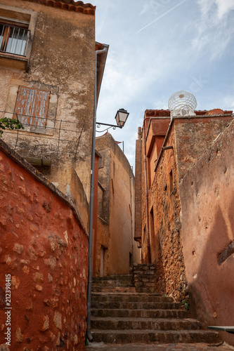 Tableau sur toile Old laneway in Roussillon, Provence, France