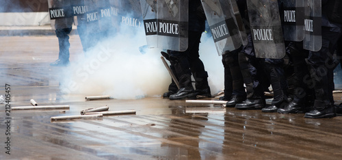 Φωτογραφία Riot police clashed with the protesters.