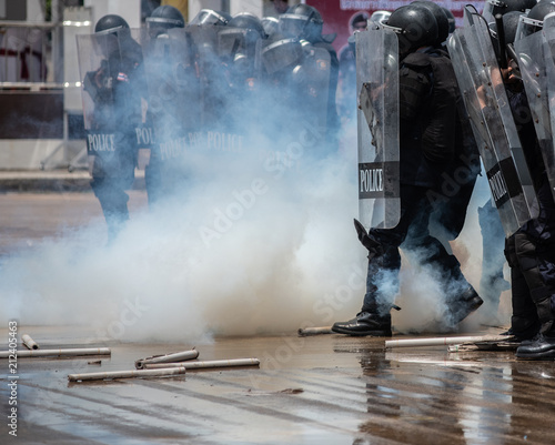 Riot police clashed with the protesters. photo