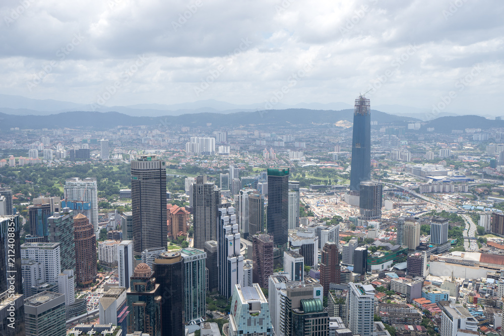 KLタワーのスカイデッキから見るクアラルンプールの都市風景