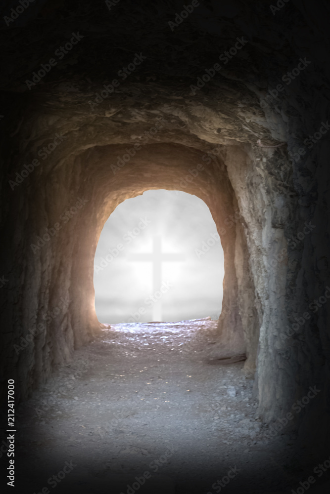 croix au bout d'un tunnel de lumière, concept expérience de mort imminente
