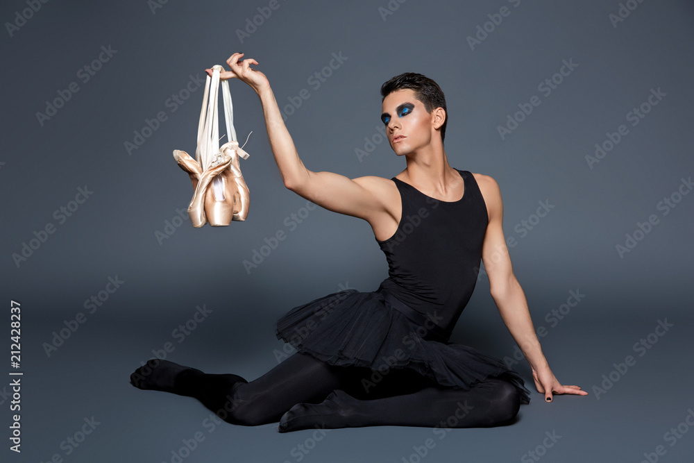 Obraz premium handsome ballet artist in tutu skirt