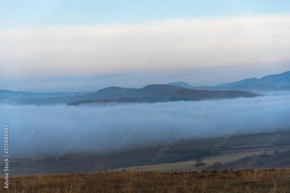 Obraz premium Morning fog on the hill