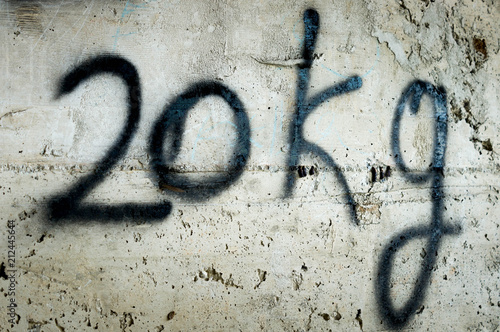 Graffiti an einer Betonwand 