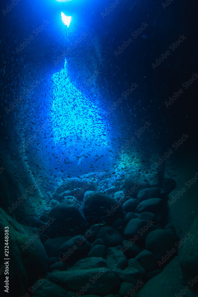 水中洞窟