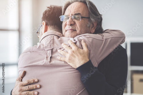 Valokuva Son hugs his own father