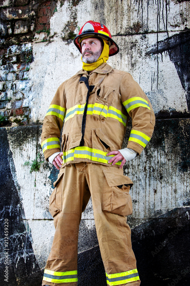 Obraz premium portrait of handsome fireman in uniform